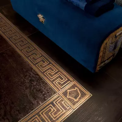 Versace открывает новую фабрику: роскошь итальянского керамогранита выходит на новый уровень